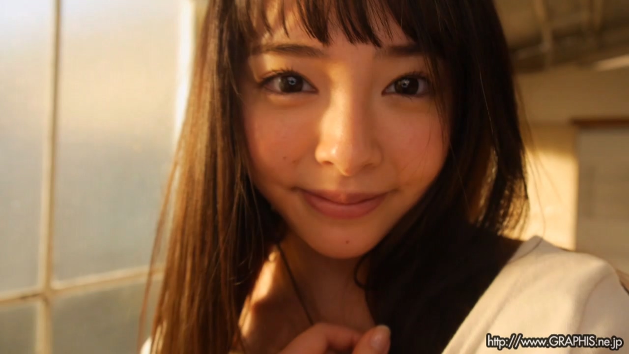 [Graphis] Yuna Ogura 小倉由菜 『 first gravure 』 MOVIE 03 [293MB]